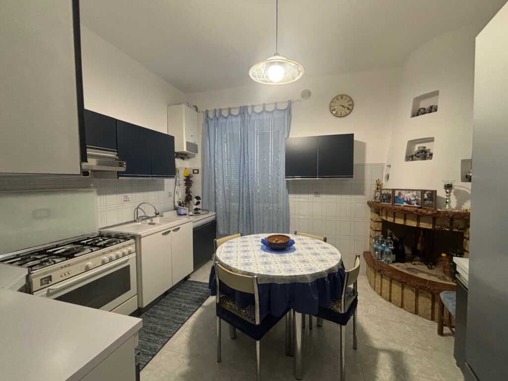 Appartamento 1° piano 4 vani con pertinenze cantine Vendesi appartamento San Salvo
