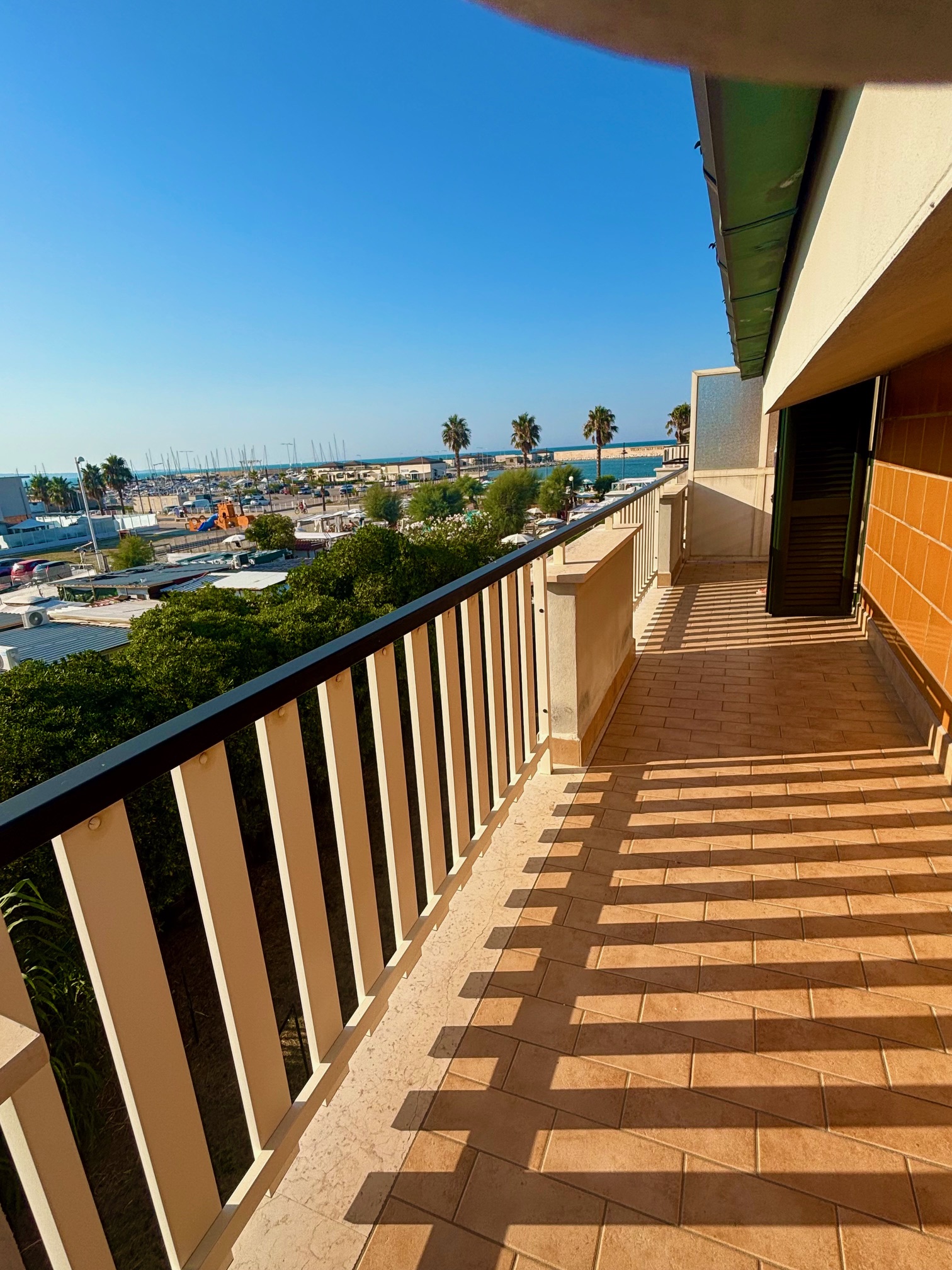Vendesi Appartamento vista mare Porto Marina SVEVA località Costaverde Montenero