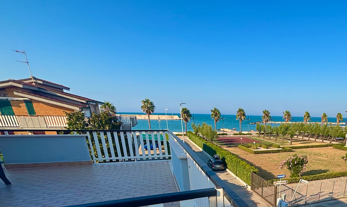 Vendesi Appartamento vista mare Porto Marina SVEVA località Costaverde Montenero